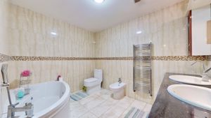 Photo 27- click for photo gallery